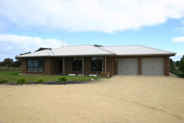 Lifestyle Plus on this Versatile Small Farm Holding with Stunning Homestead Picture 1