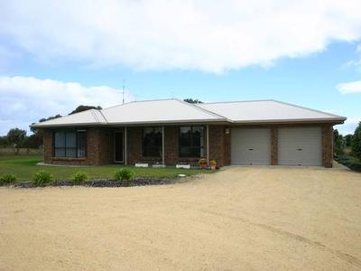 Lifestyle Plus on this Versatile Small Farm Holding with Stunning Homestead Picture