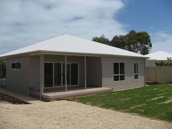 Stunning Coastal Lifestyle Opportunity Picture 2