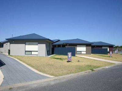 27 & 28 Lapwing Avenue Picture