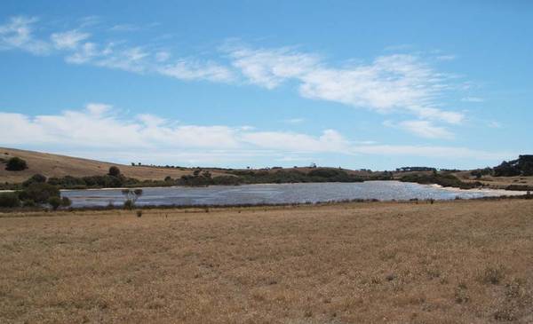 'Station Lakes' Robe Picture 1