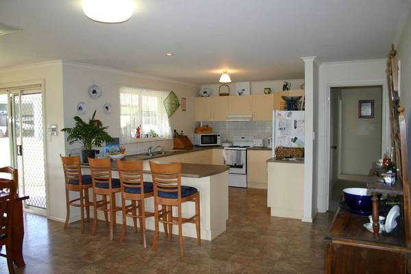 Excellent Location - Quiet Cul-de-sac and only minutes to Lake Fellmongery and Robe Town Beach Picture 2
