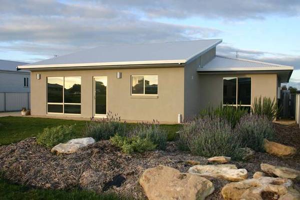 Contemporary Family Home Picture 1