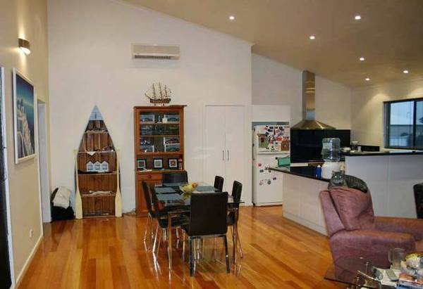 Contemporary Family Home Picture 2