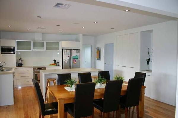 Contemporary Home - Great Location Picture 2