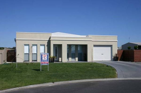 Contemporary Home - Great Location Picture 1