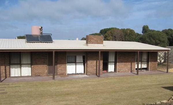 Comfortable Home on Large Allotment Picture 1