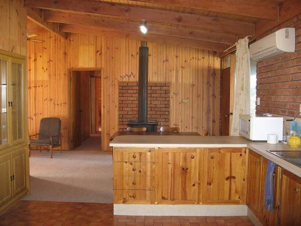 Comfortable Home on Large Allotment Picture 3