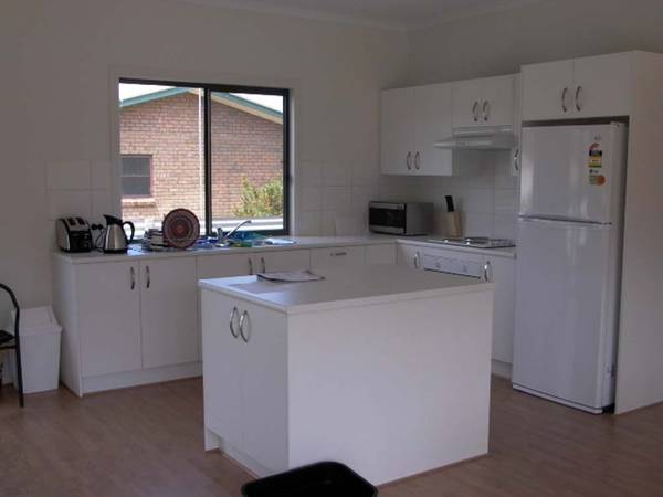 10 Acacia Avenue Picture 1