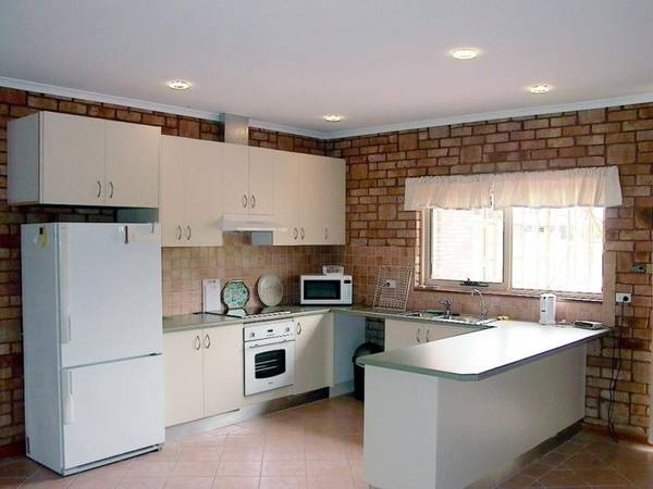 4 Charles Bonney Drive - Ref:H79 Picture 3