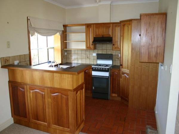 Excellent Location! Picture 2