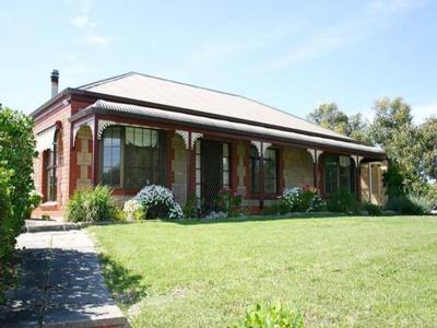 Excellent Location! Picture