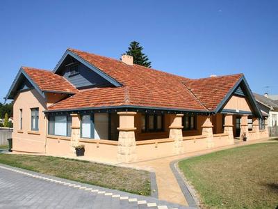 Gentlemen's Residence Picture