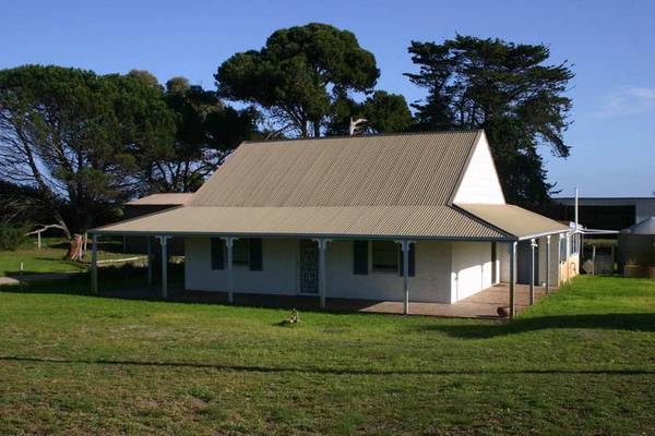 Rural Retreat Picture 1