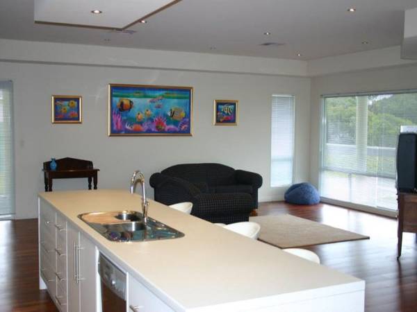 31 O'Halloran Street Robe Picture 2