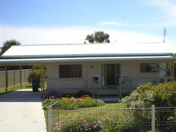 5 Powell Avenue (Sandrift)
-
Ref:H37 Picture 1