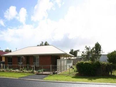 Immaculately Presented & Subdivision Potential Picture