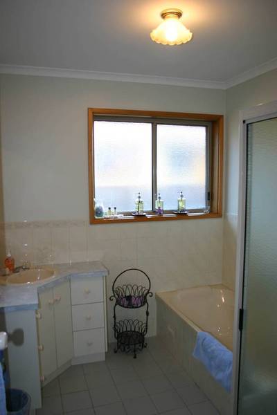 Immaculately Presented & Subdivision Potential Picture 3