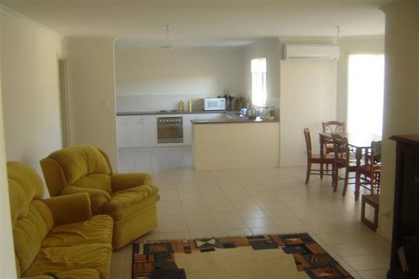 11 Collins Court Picture 2