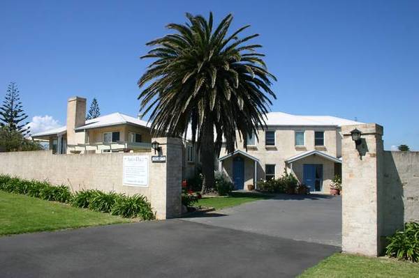 PICTURE YOURSELF IN A LIFESTYLE IN ROBE Picture 1