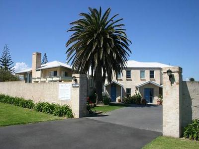 PICTURE YOURSELF IN A LIFESTYLE IN ROBE Picture