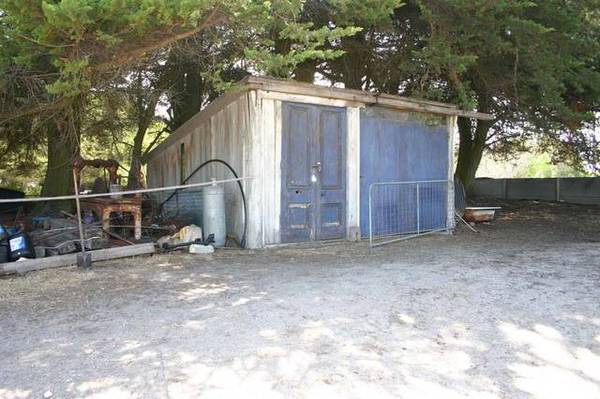 Great Location - Huge Block with Subdivision Potential! Picture 2