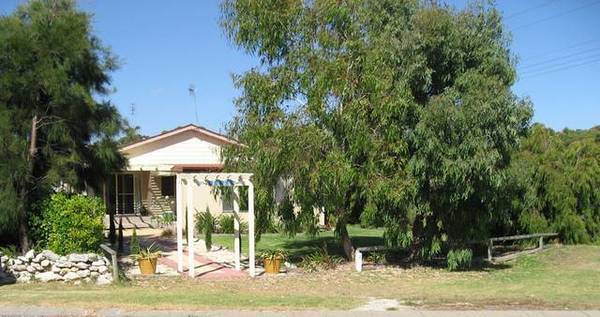 Invest or Reside - You Decide!! Picture 1