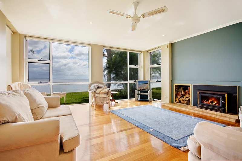 Absolute beachfront 5 bedroom house Picture 3