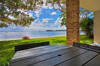 Absolute beachfront 5 bedroom house Picture Absolute beachfront 5 bedroom house Picture