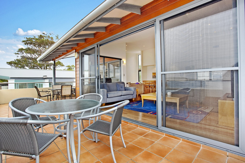 Absolute waterfront Luxury Picture 2