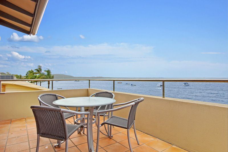 Absolute waterfront Luxury Picture 3