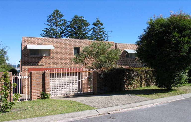 VISTA DEL MAR -Immaculate three bedroom townhouse with water views! Picture 2