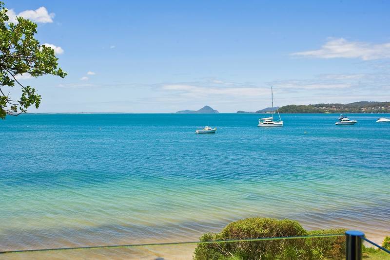 Waterfront Luxury 'Kooyonga', 1 + 2/211 Soldiers Point Road, Salamander Bay Picture 3