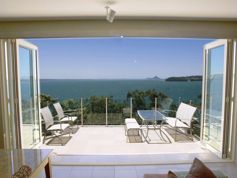 Waterfront Luxury, Sitting on a Goldmine Picture 3