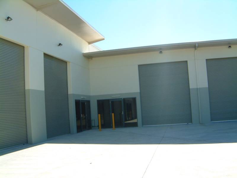110m2 Commercial unit Picture 1