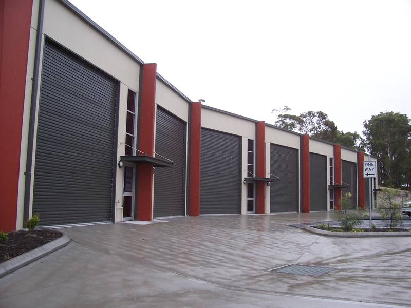 As new 112m2 full concrete industrial unit Picture 1