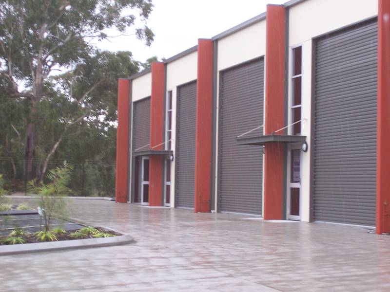 As new 85m2 full concrete industrial unit Picture 1