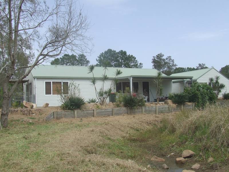 "Open Plan Living on an Easy Acre" Picture 1