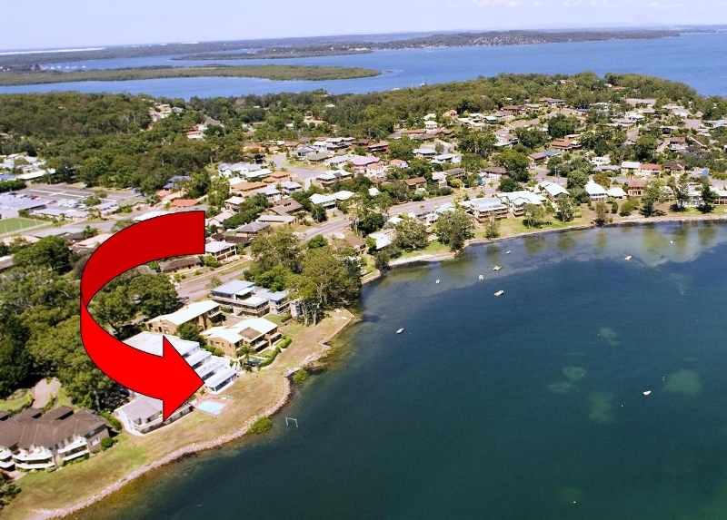 UNIQUE BEACHFRONT OPPORTUNITY! Picture 1