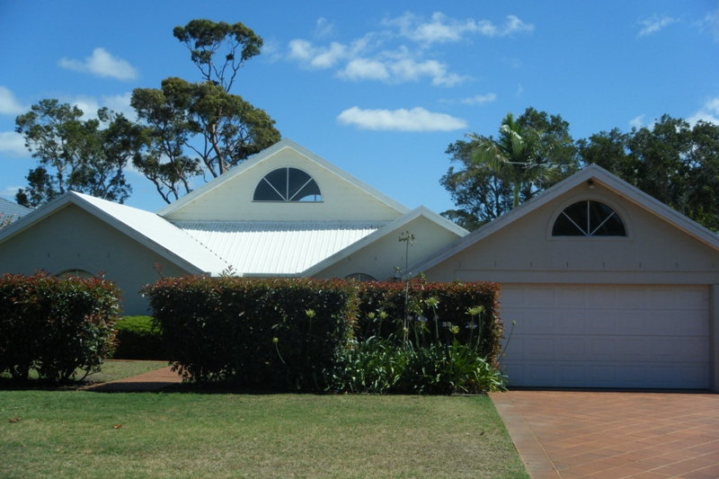 PERFECTLY POSITIONED Picture 1