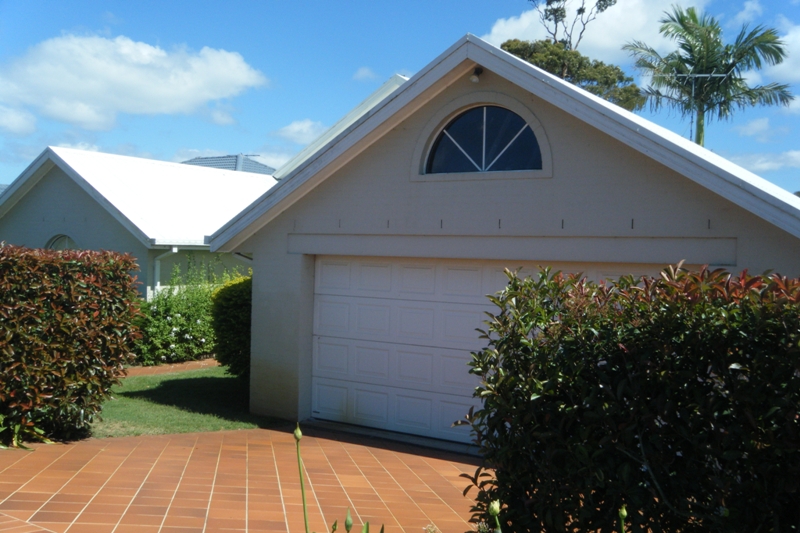 PERFECTLY POSITIONED Picture 2