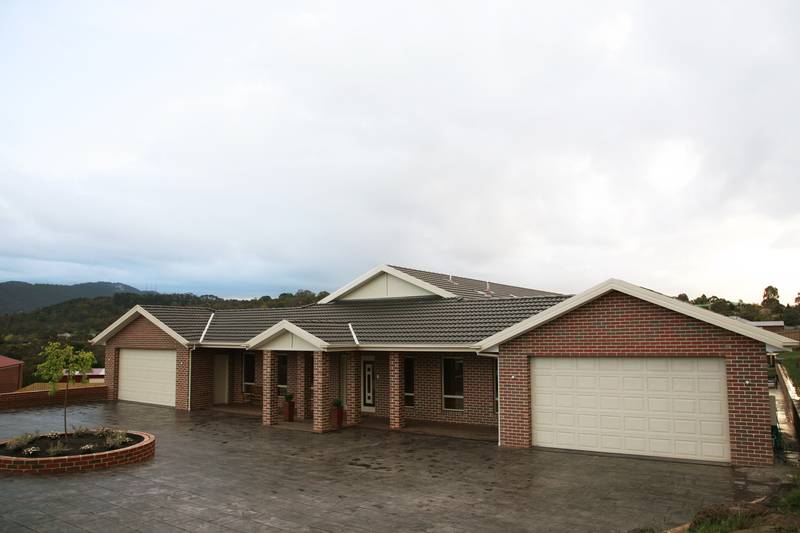 Luxury Near the Lake! Picture 1