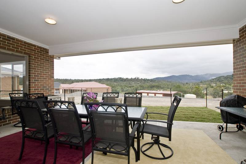 Luxury Near the Lake! Picture 3