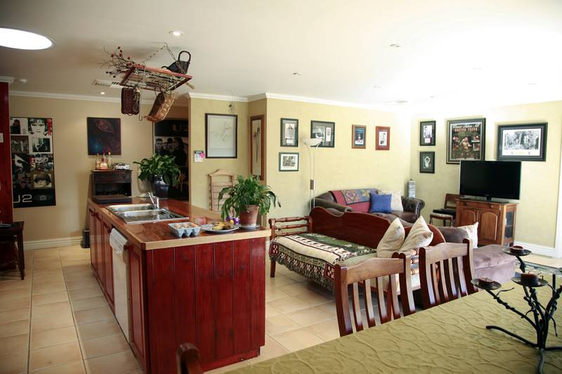 Light, Bright & Full of Charm! Picture 3