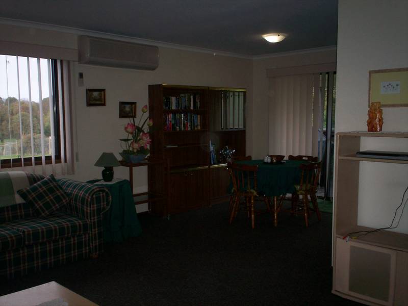 Fully Furnished Cottage in Chirnside Park Picture 3
