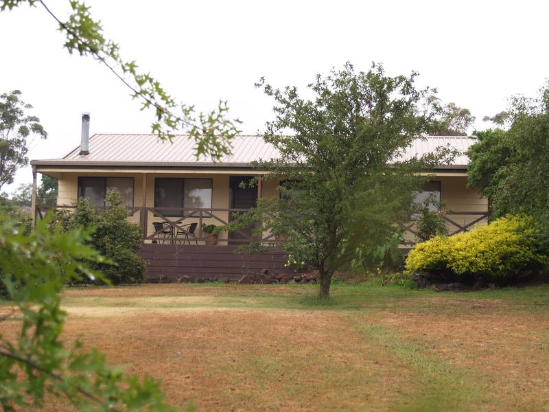 Fully Furnished Cottage in Chirnside Park Picture 1