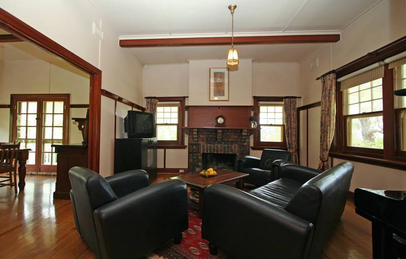 Central character home with everything a family needs Picture 2