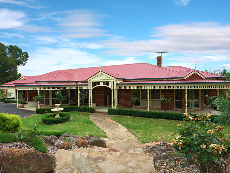 Spectacular Home on 2 1/4 Acres Picture 1