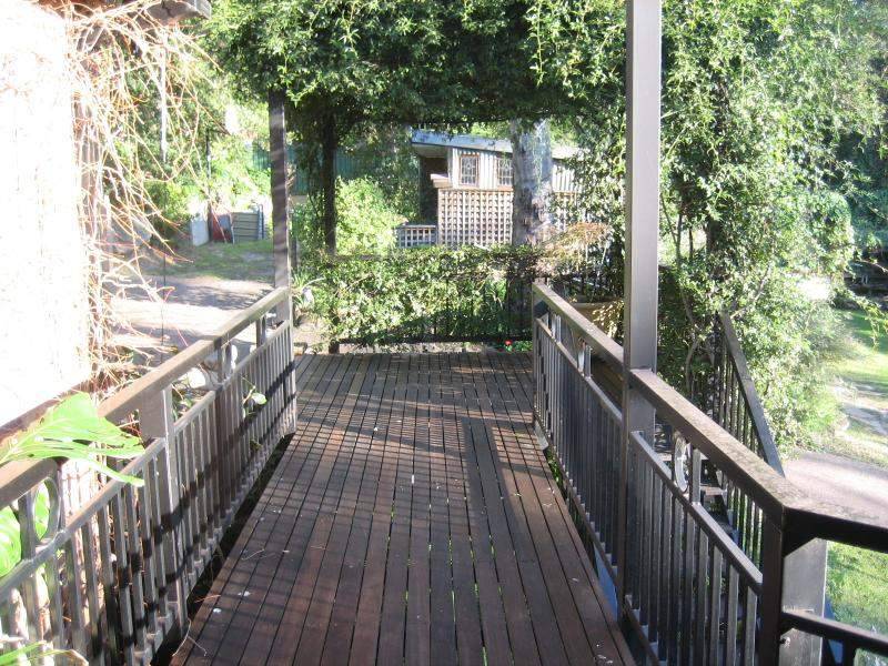 PRIVATE 3 1/2 ACRE RETREAT Picture 3