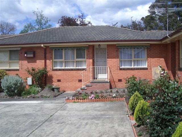 2 Bedroom with Big Back Yard Picture 1